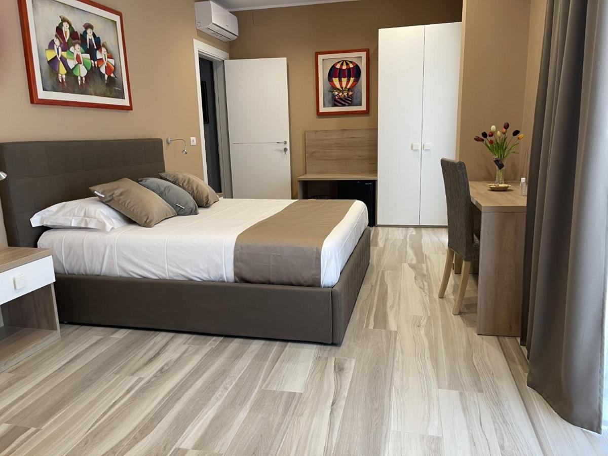 Martini Suite Bari Esterno foto